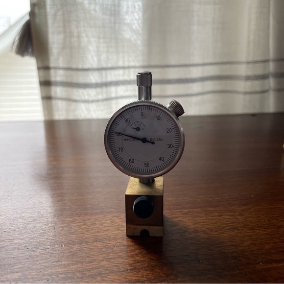 Stewmac Analog Dial Nut Slotting Gauge - Picture 6 of 6